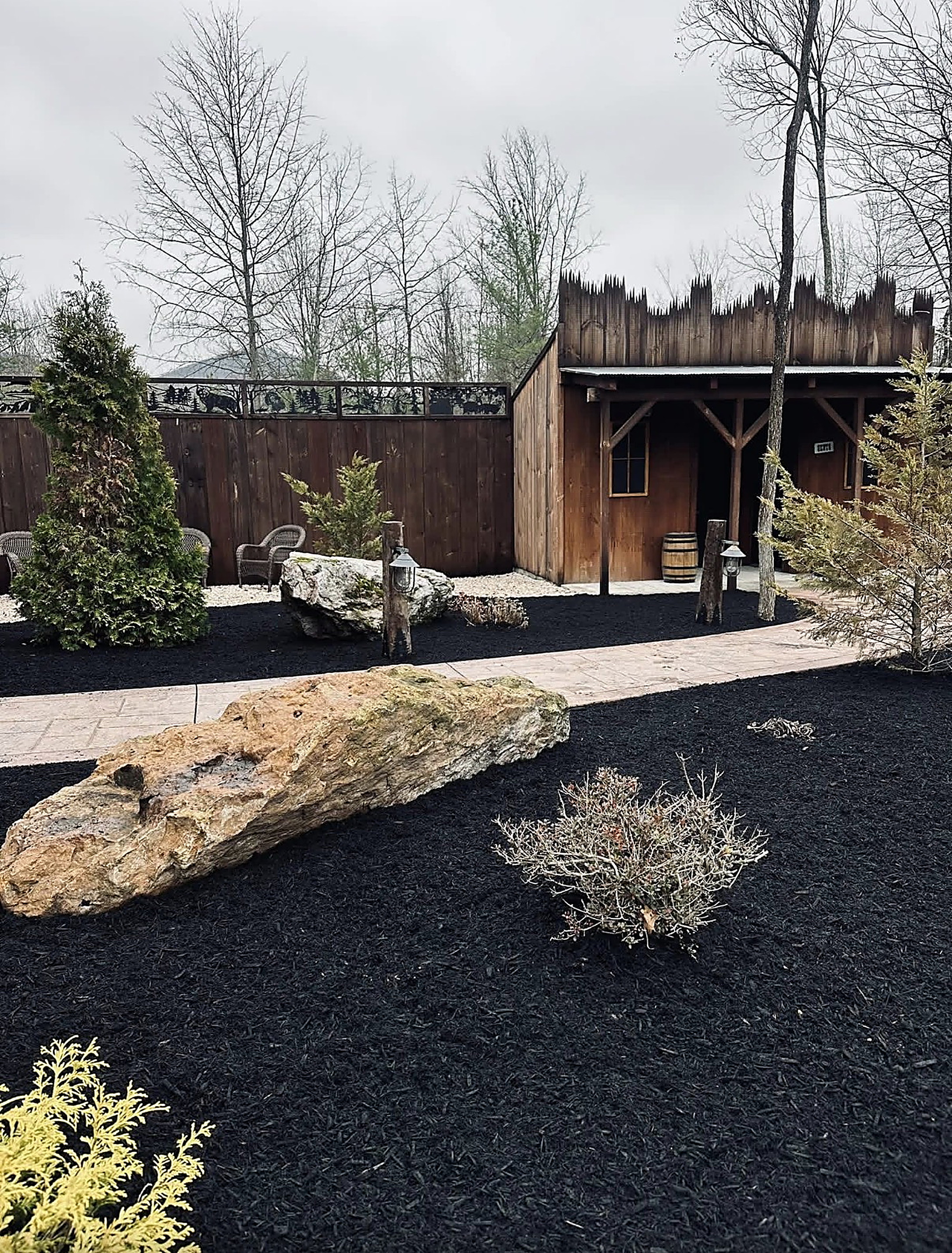 Hardscape & mulch bed transformation